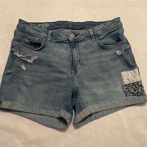 Arizona‎ Jean Company Women's Distressed and Patchwork Blue Jean Shorts, Size 17
